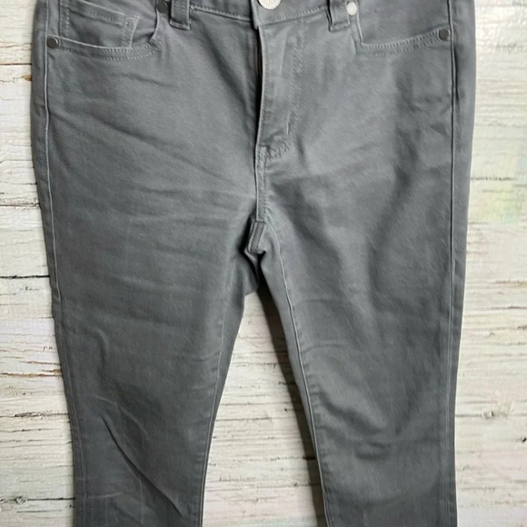 Cabi High Skinny Gray  Wash Smoked Pearl Jeans Size 2 - Picture 3 of 8